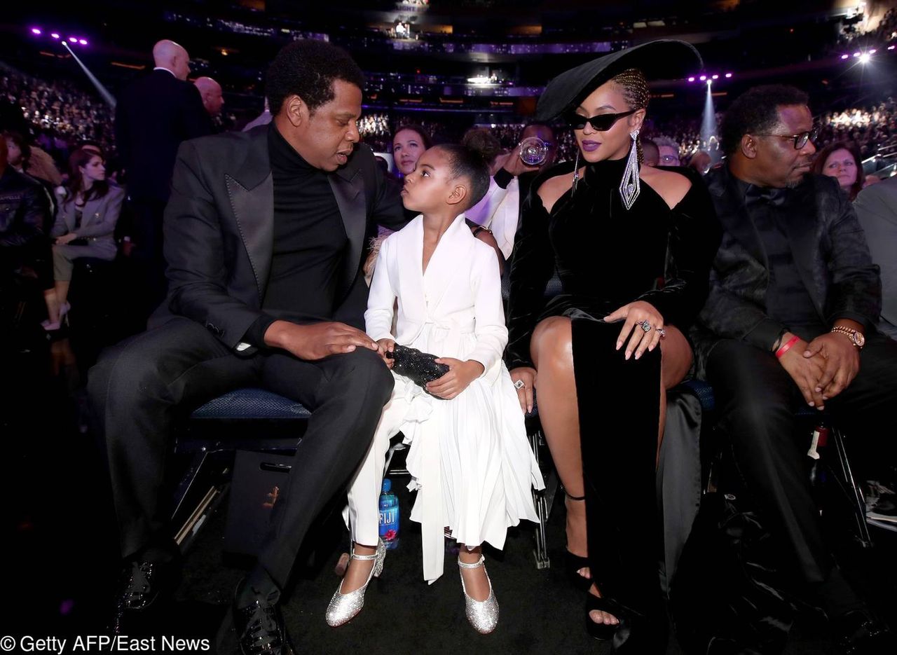 Beyonce w kreacji: Nicolas Jebran, Blue Ivy i Jay-Z - Grammy 2018