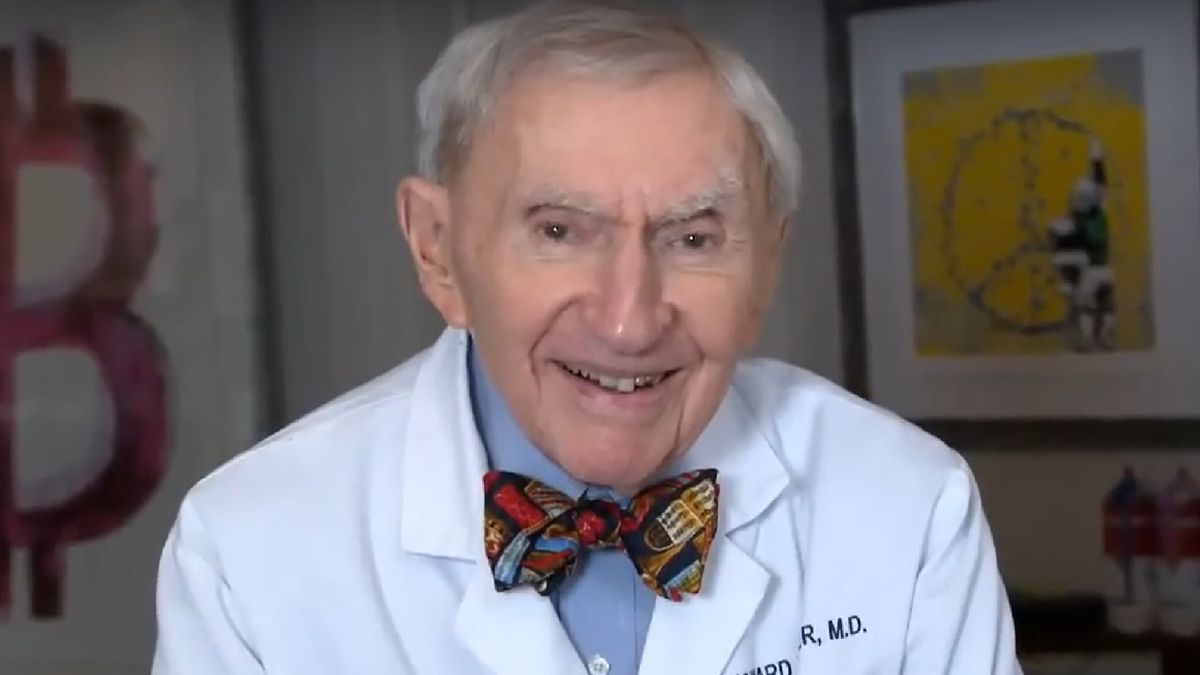 Ma 102 lata i nadal pracuje. Najstarszy praktykujący lekarz zdradza sekret długowieczności