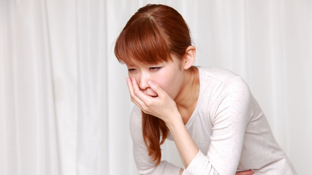 Wrzody żołądka dają wiele objawów, jednym z nich jest zgaga