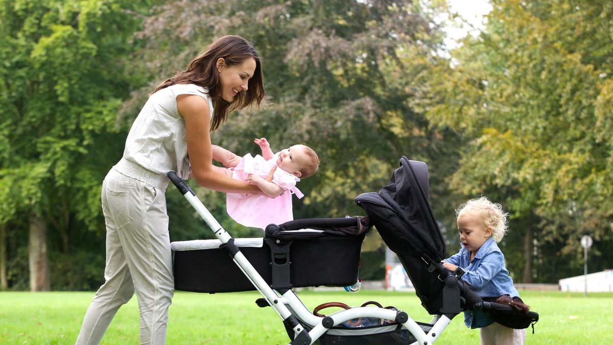 Wózki wielofunkcyjne ułatwiają życie matkom. 