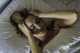 Prawie jedna trzecia z nas nie sypia dobrze. Psychiatra: Takie błędy najczęściej popełniamy