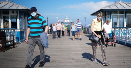 To najbardziej niepokoi lekarzy. Prof. Szuster-Ciesielska: Znowu mamy dużą szarą strefę osób zakażonych