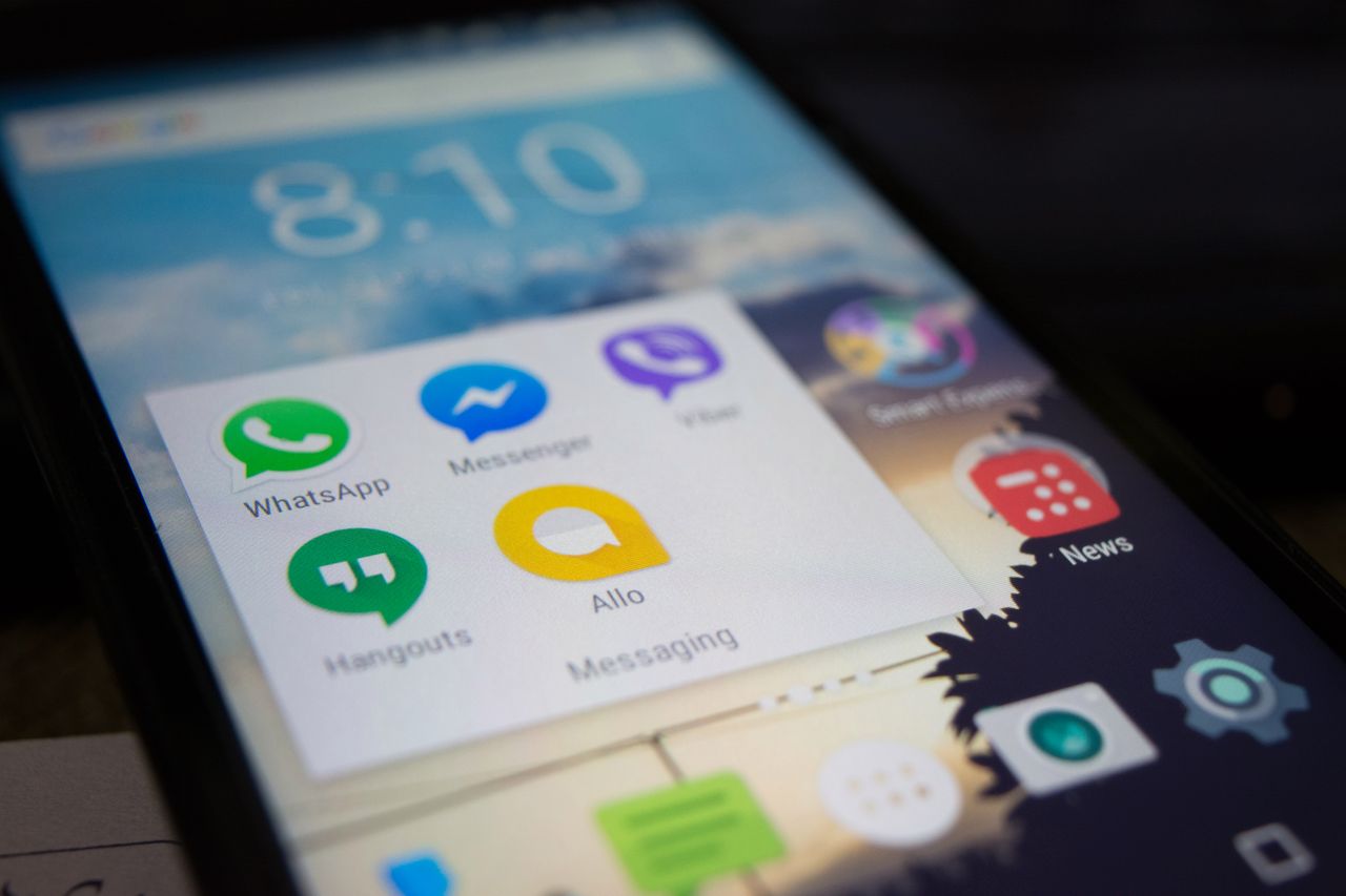 Android Messages: Google powalczy z komunikatorami wiadomościami RCS