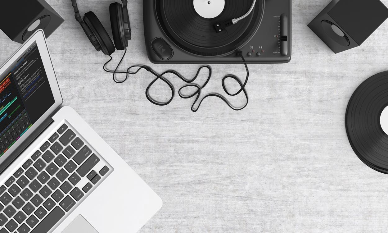 Tuneefy i Songwhip: porówanie narzędzi do udostępniania muzyki