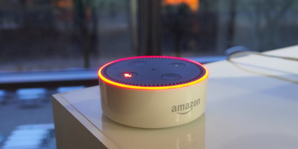 Alexa świadkiem w sprawie o zabójstwo? Uczymy asystentkę wzywania pomocy