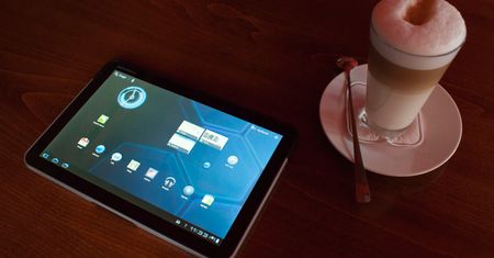 Motorola XOOM — Android 3.1 pod lupą