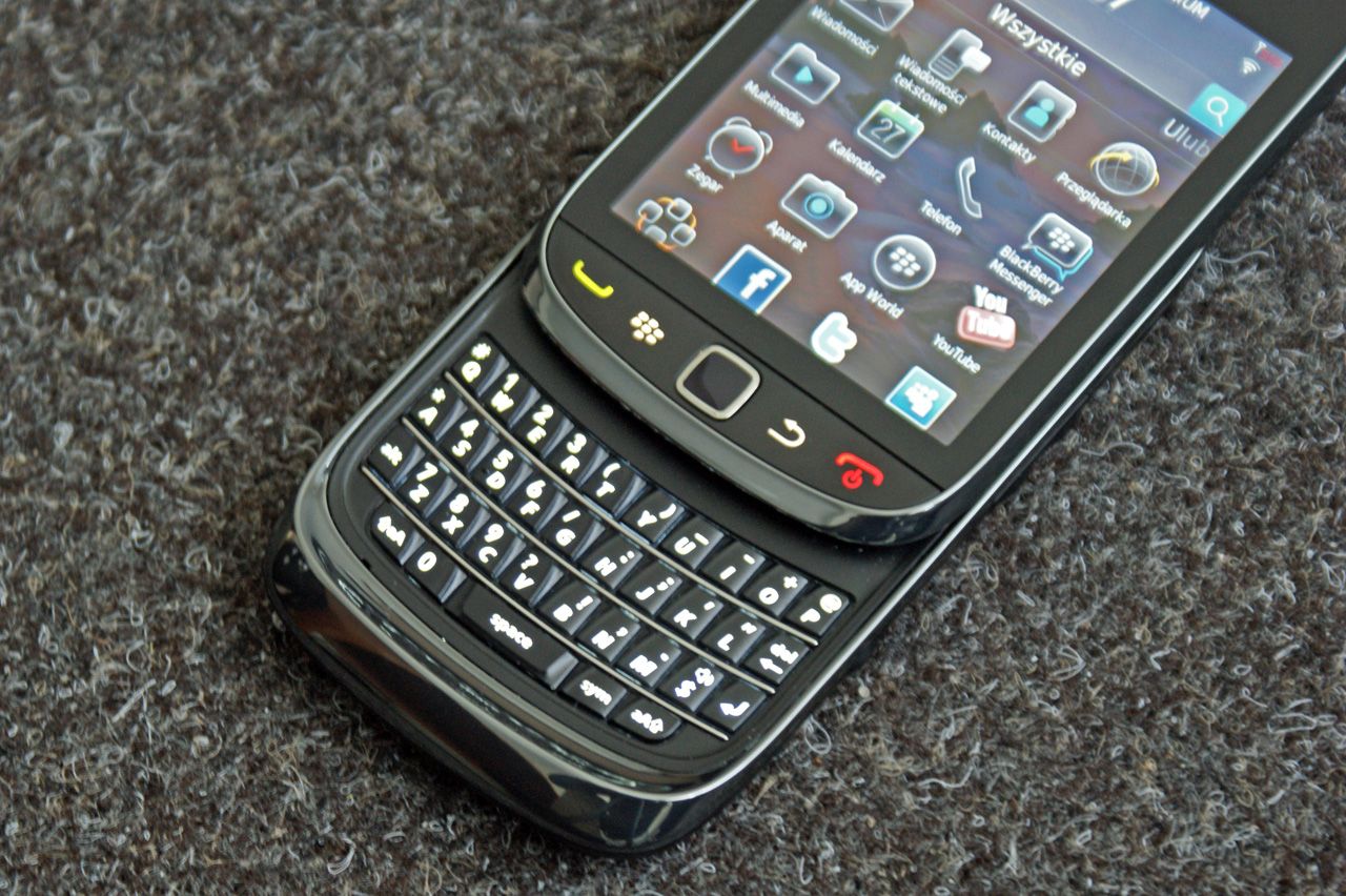 Dopiero po otwarciu telefon jest wyraźnie większy