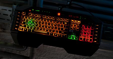 Mad Catz Cyborg V.7 — klawiatura z Cepelii