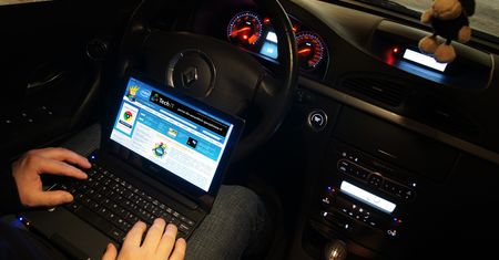 Acer Aspire ONE D255 - podróż z mikrusem