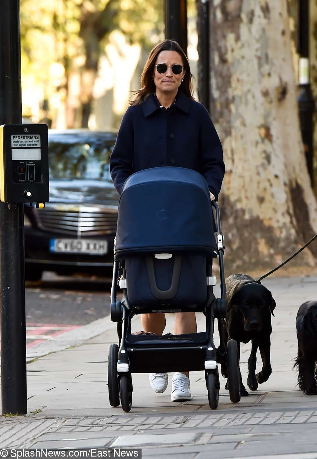 Pippa Middleton na spacerze z synem
