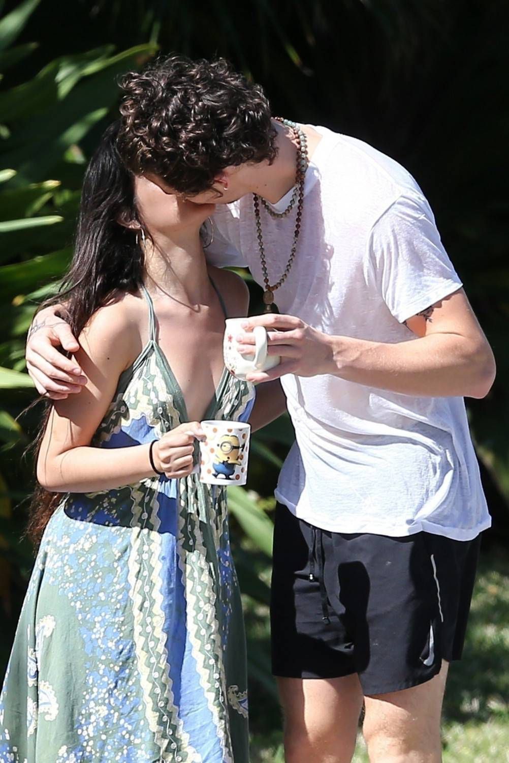 Camila Cabello i Shawn Mendes na spacerze podczas kwarantanny