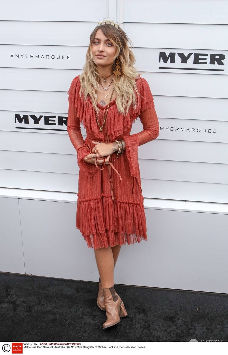 Paris Jackson w zarośniętych nogach w Australii