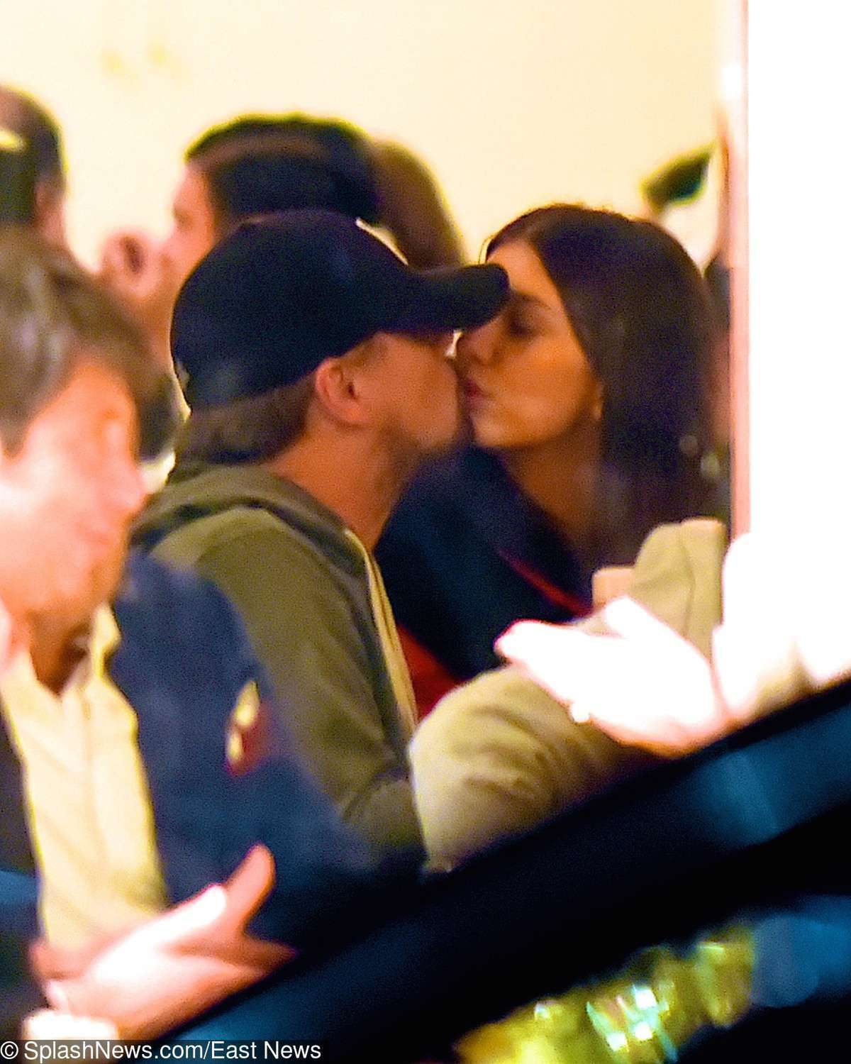 EXCLUSIVE: Leonardo DiCarprio and girlfriend Camila Morrone share a kiss at a restaurant in Manhattan    Pictured:       World Rights