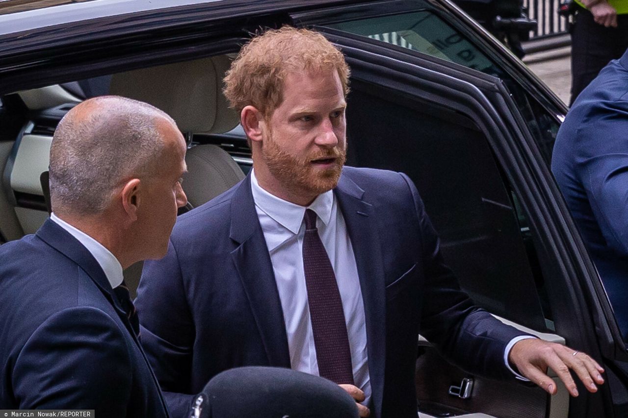 Książę Harry przed budynkiem sądu w Londynie  zdj. East News