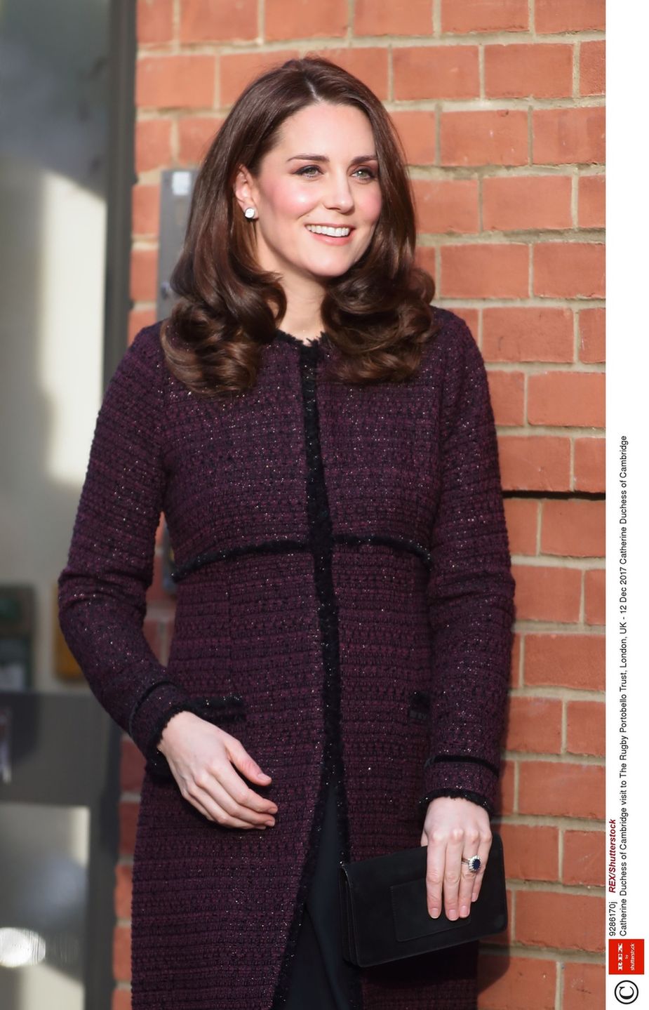 Księżna Kate w bordowym płaszczu