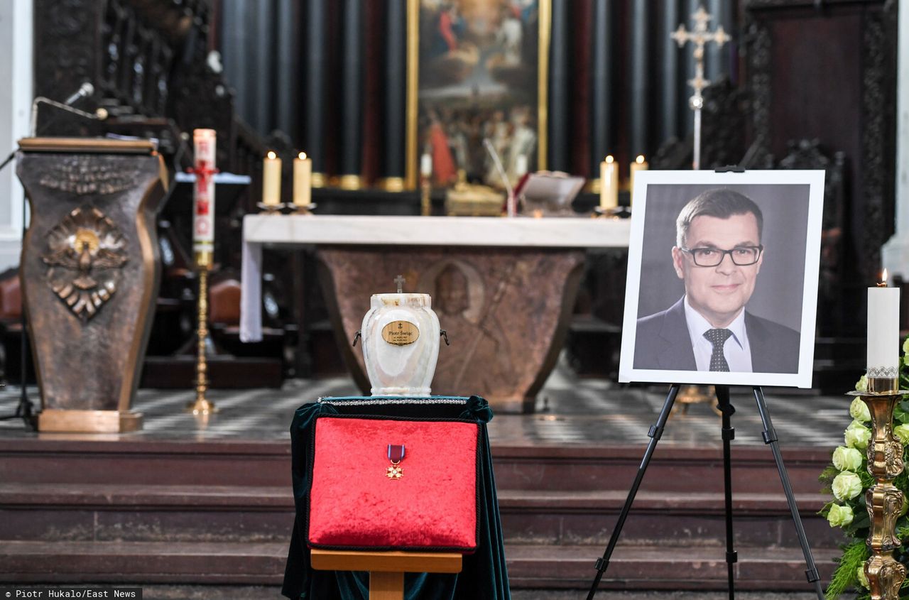 Pogrzeb dziennikarza Piotra Świąca