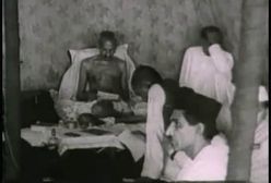 Prochy Gandhiego rozsypano nad Oceanem Indyjskim