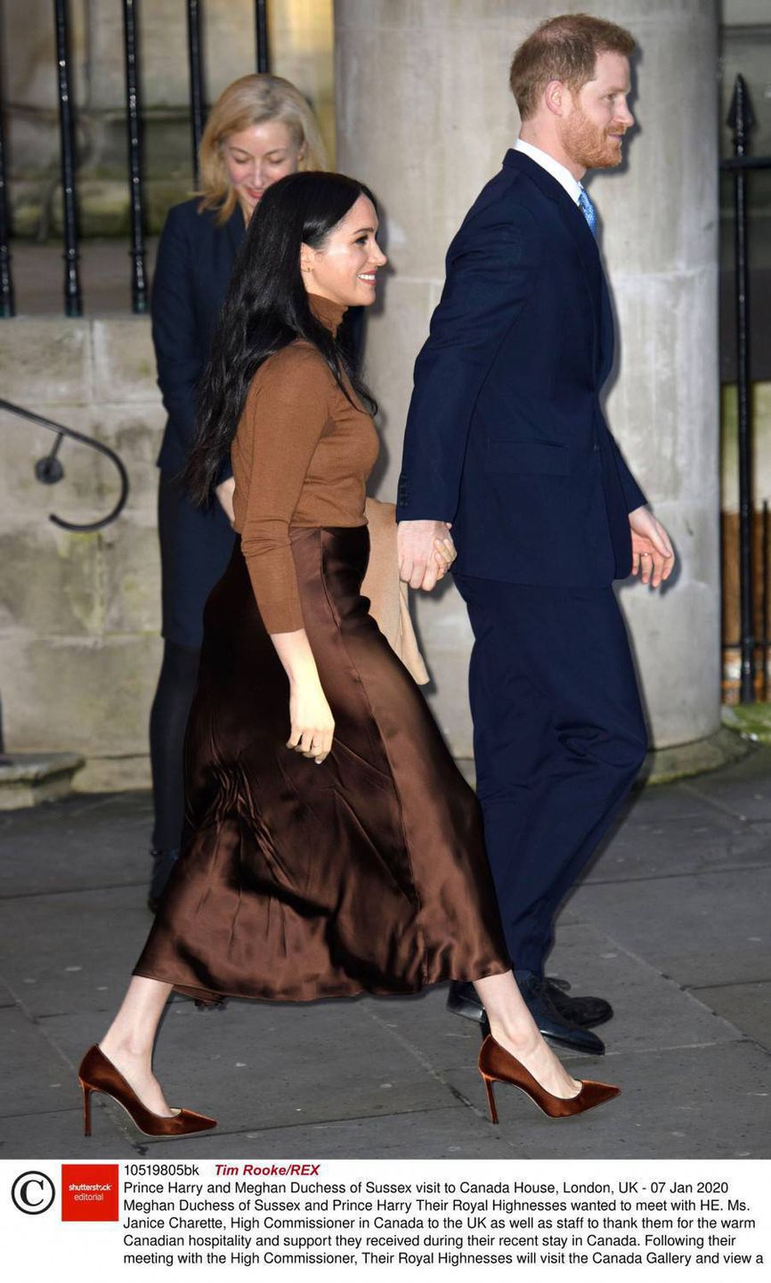 Meghan Markle w brązowej stylizacji
