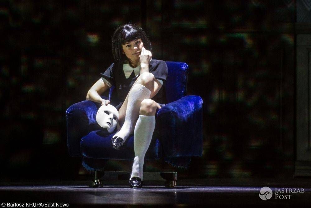 Edyta Herbuś w czarnych włosach jako Salome w Operze Narodowej fot. East News
