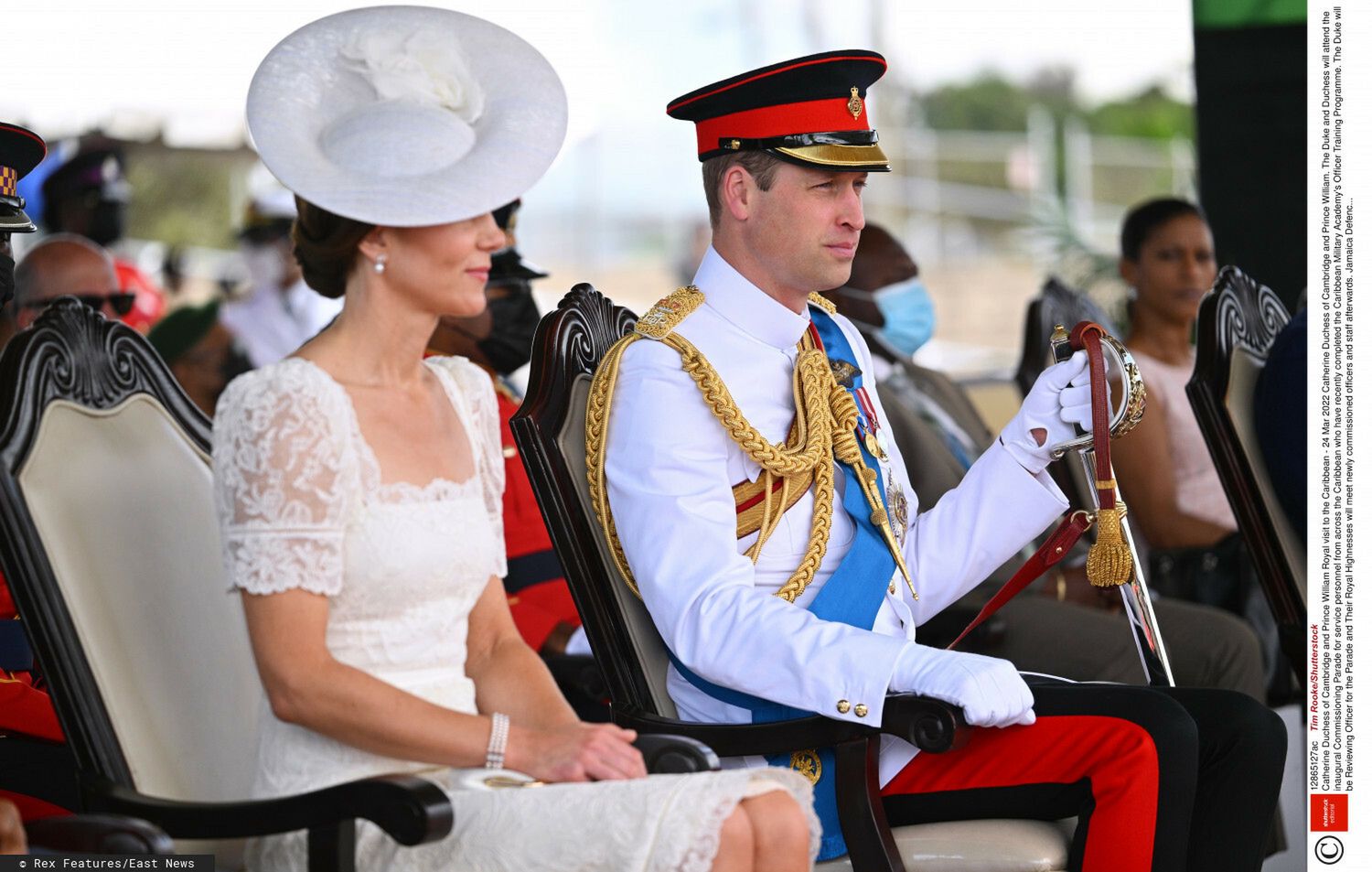 Księżna Kate i książę William podczas parady wojskowej na Jamajce