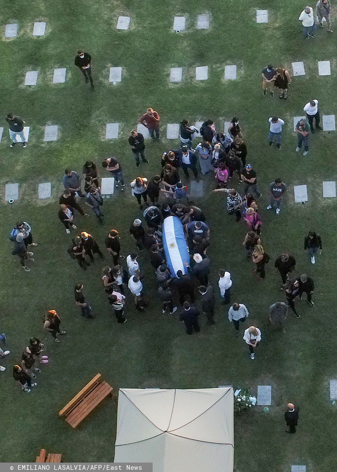 Pogrzeb Diego Maradony - piłkarza pożegnała jedynie najbliższa rodzina