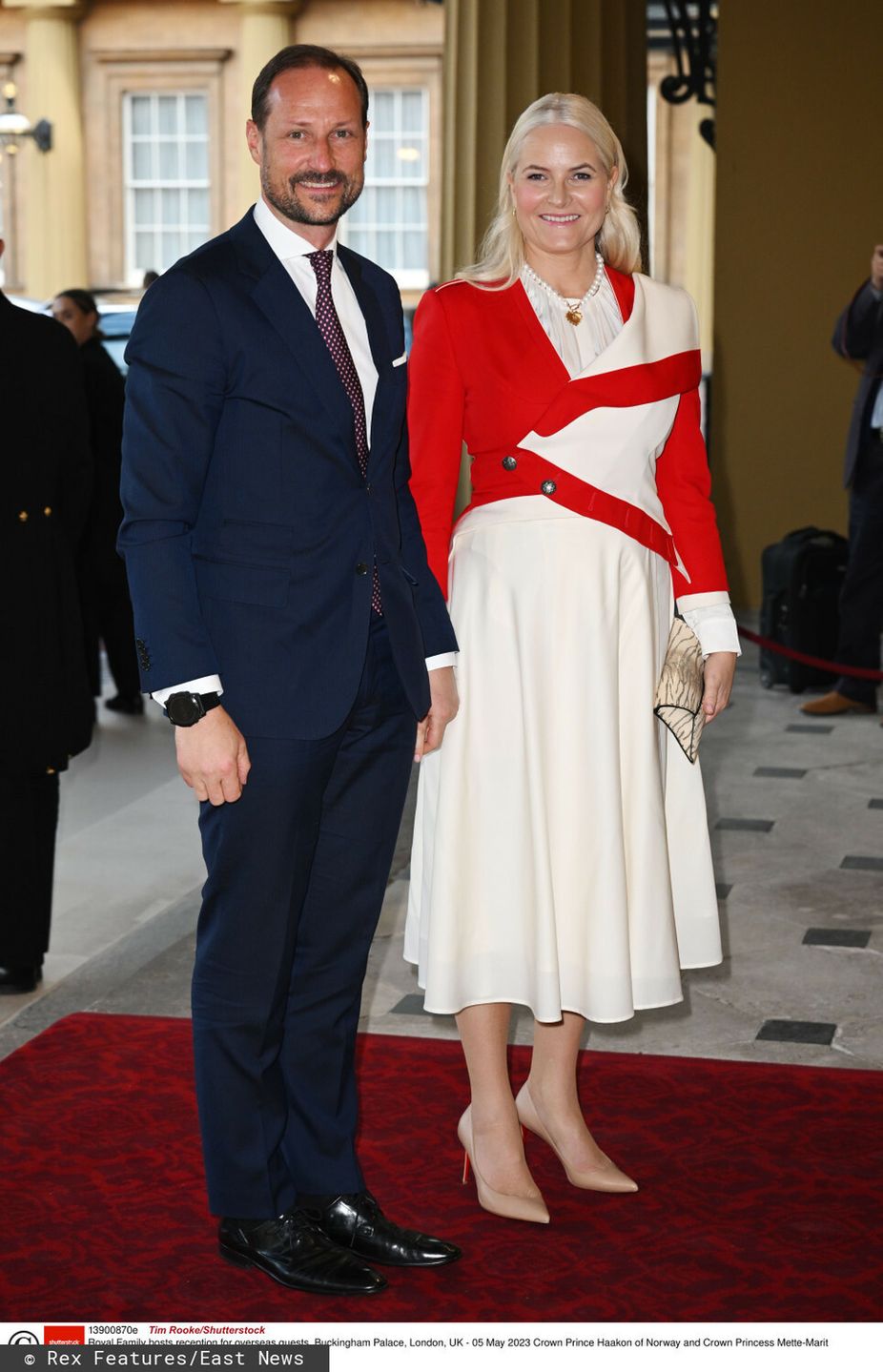 Haakon i Mette-Marit z Norwegii - przyjęcie przed koronacją Karola III  (fot. East News)