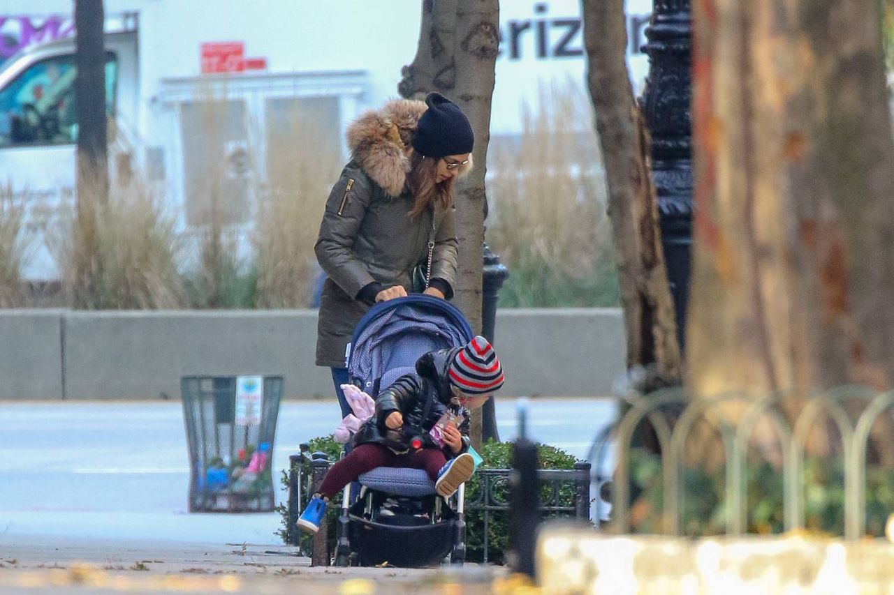 Irina Shayk z córką Leą na spacerze