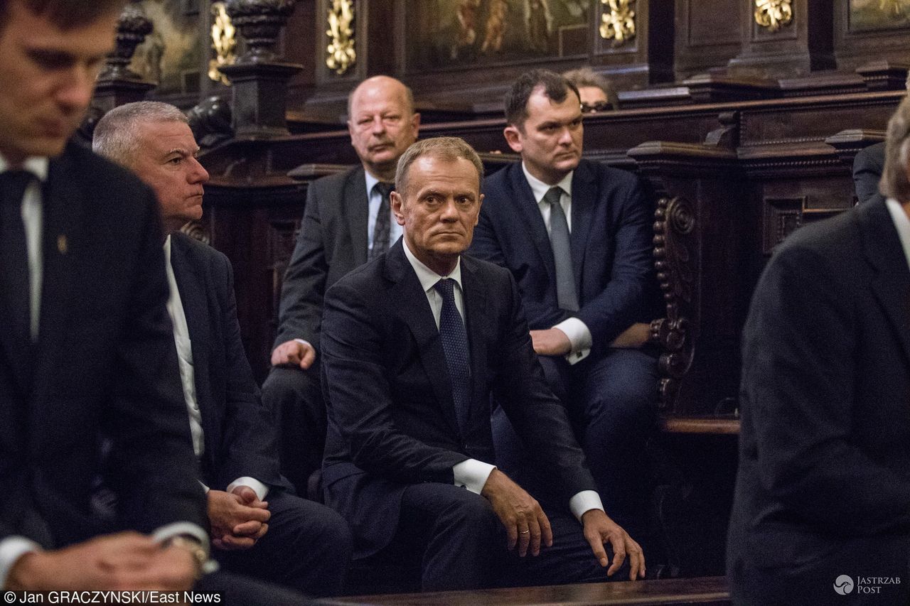 Donald Tusk na pogrzebie Janiny Paradowskiej