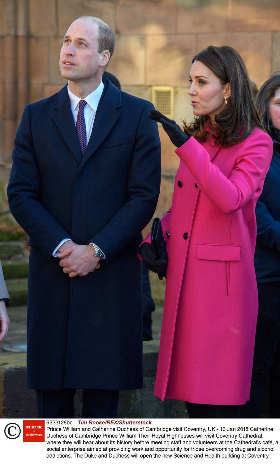 Księżna Kate w ciąży w różowym płaszczu