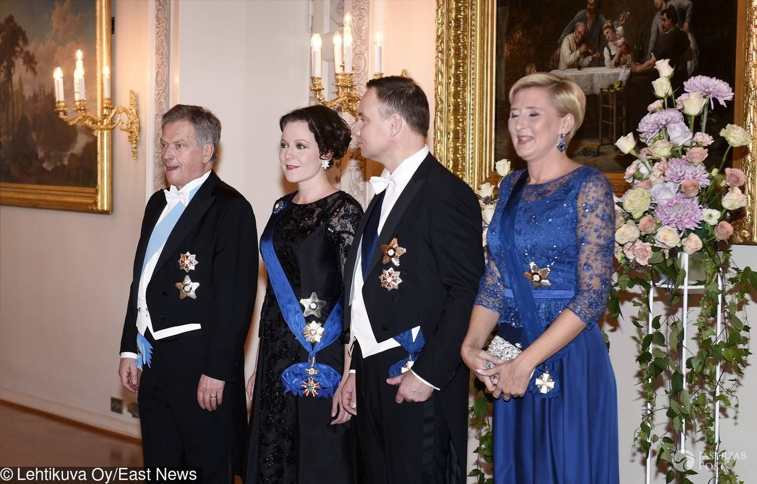 Agata Duda w niebieskiej sukni na obiedzie z parą prezydencką Finlandii