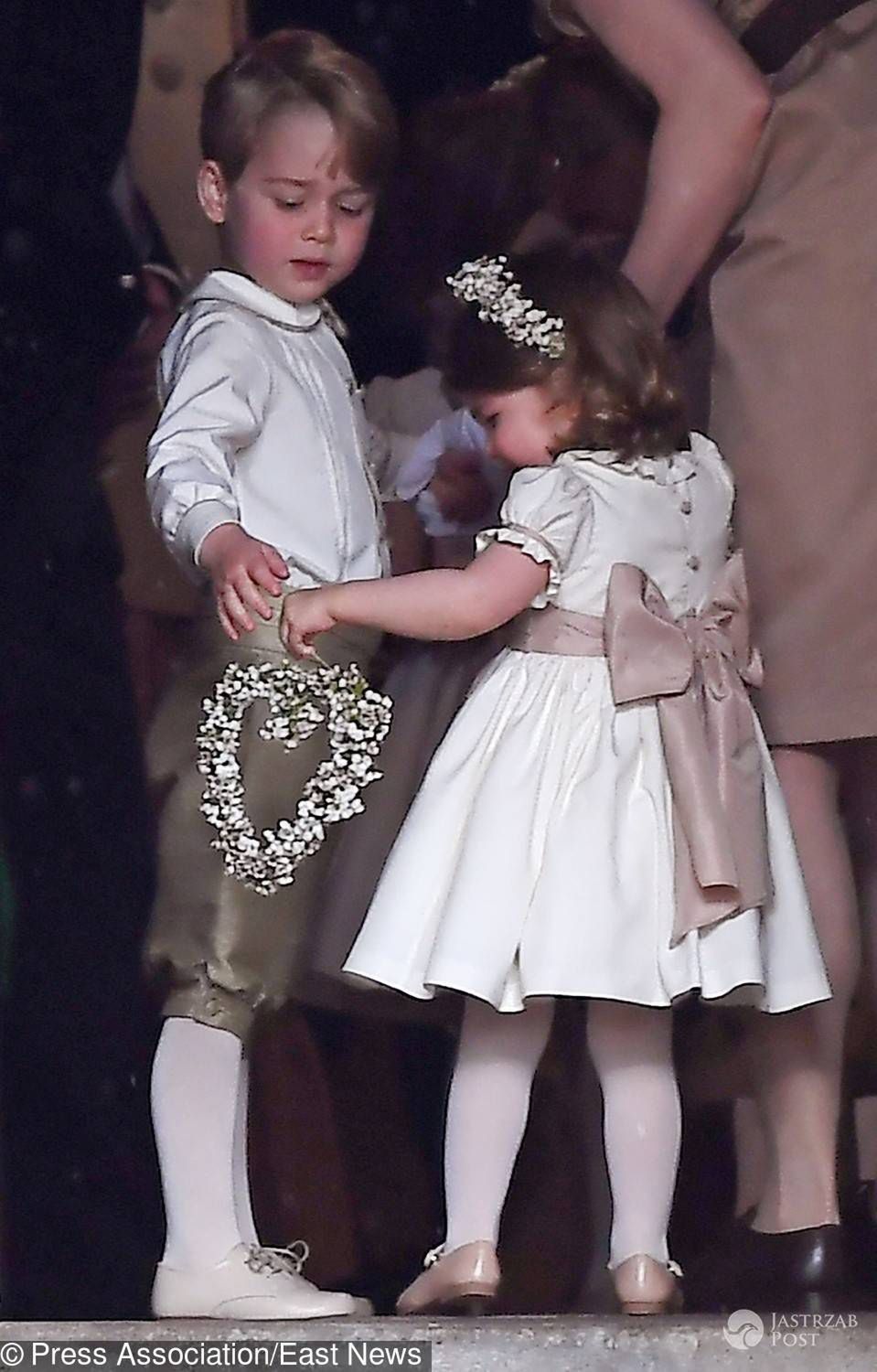 Książę George i księżniczka Charlotte - ślub Pippy Middleton