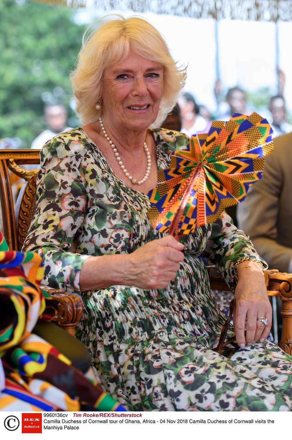 Księżna Camilla w starej sukience