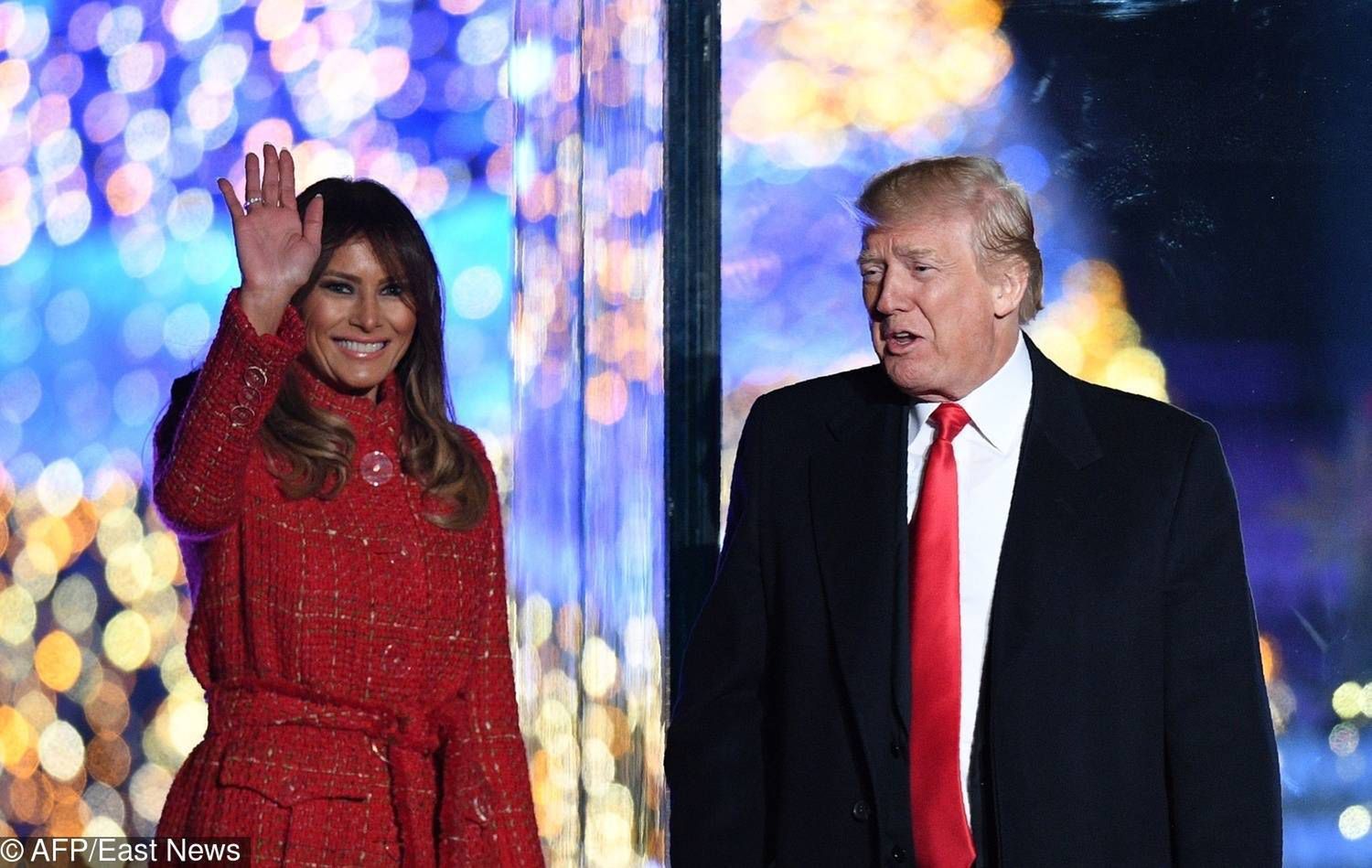 Melania Trump i Donald na zapaleniu choinki przed Białym Domem