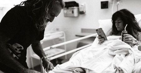 Pokazała zdjęcie z porodówki. Zarzucają jej, że jest samolubna
