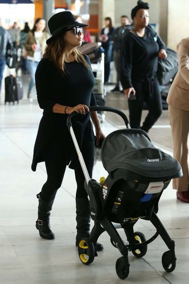 Please hide the child's face prior to the publication - Eva Longoria and her son Santiago are seen arriving at Charles de Gaulle Airport in Roissy near Paris, France on September 23, 2018. Photo by ABACAPRESS.COM 
dziecko lotnisko podroz

FOT. ABACA/NEWSPIX.PL
POLAND ONLY!
---
Newspix.pl *** Local Caption *** www.newspix.pl 
mail us: info@newspix.pl
call us: 0048 022 23 22 222
---
Polish Picture Agency by Ringier Axel Springer Poland