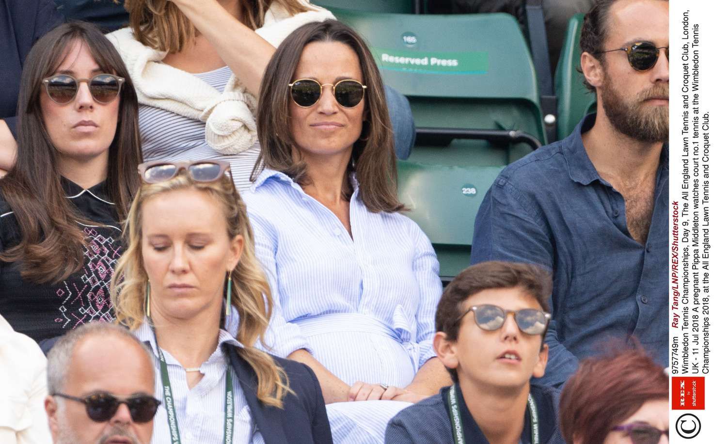 Ciężarna Pippa Middleton z bratem na Wimbledonie