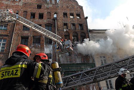 Strażacy opanowali pożar na toruńskiej Starówce