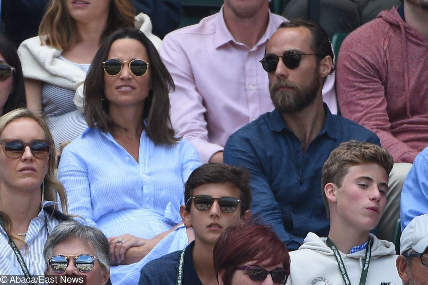 Ciężarna Pippa Middleton z bratem na Wimbledonie