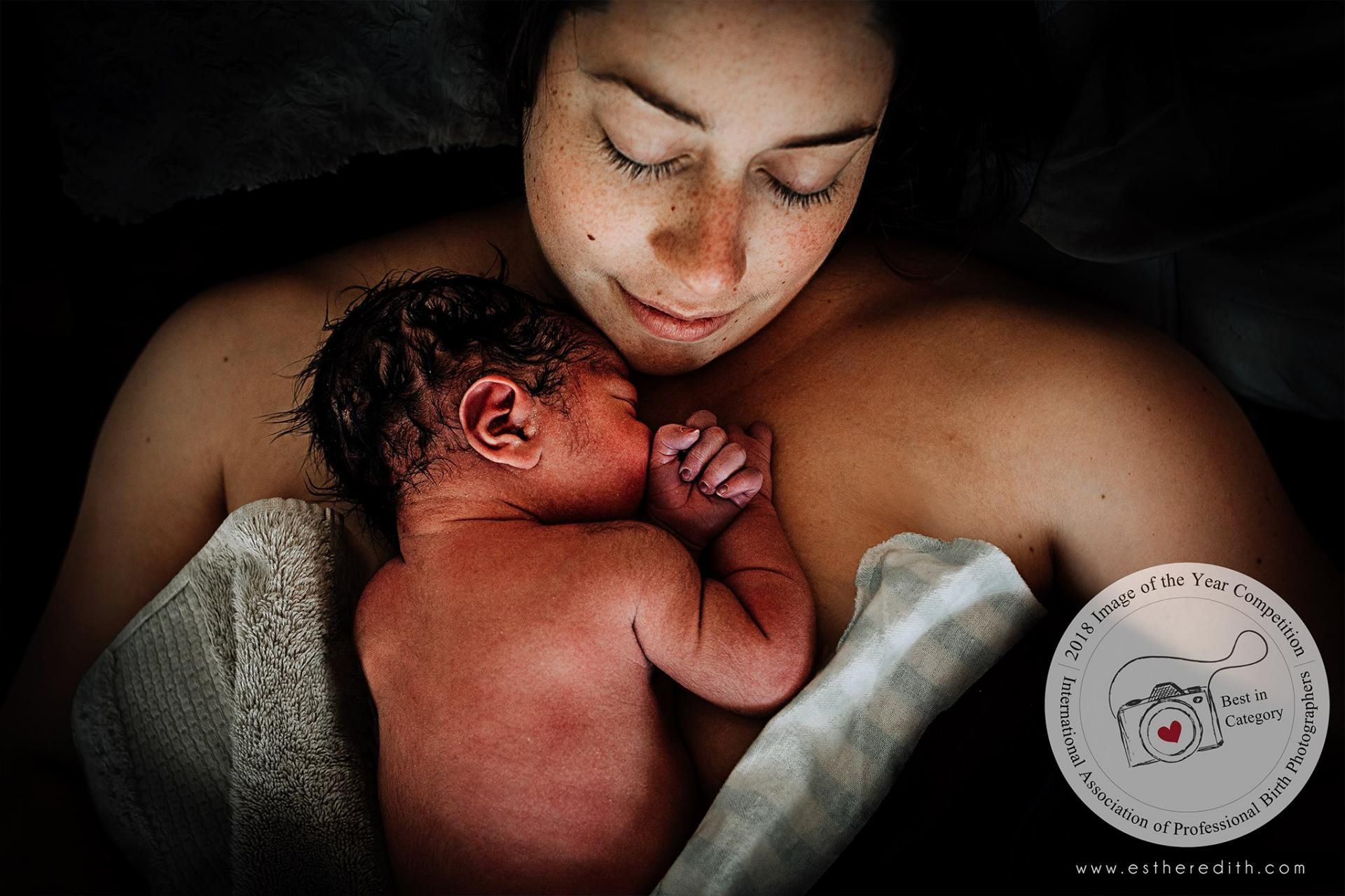 [Esther Edith, „Ciało z mojego ciała”, Stany Zjednoczone](https://www.facebook.com/estheredithbirth/)