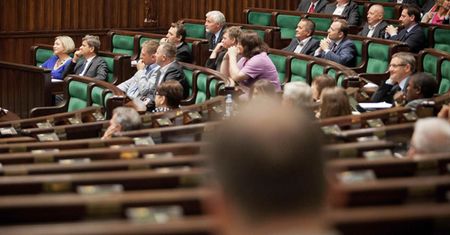 Posłowie chcą więcej pieniędzy na paliwo