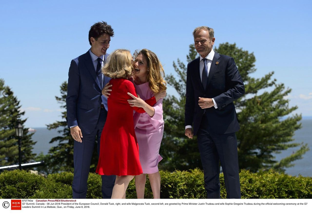 Donald Tusk z premierem Kanady - Justinem Trudeau. Politykom towarzyszyły ich piękne małżonki - Małgorzata Tusk oraz Sophie Grégoire.