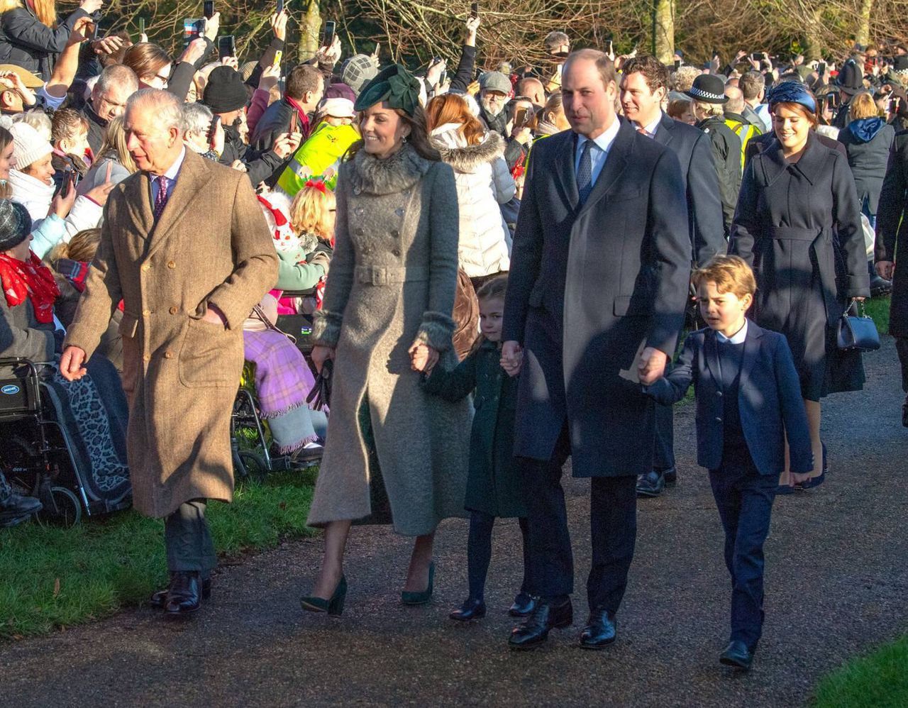 Kate, William, Charlotte i George w drodze na mszę świąteczną 2019