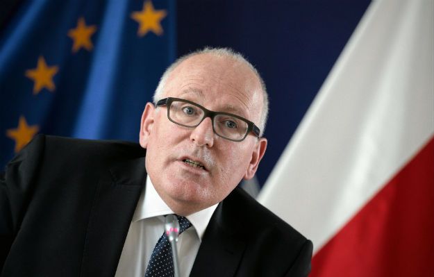 Rozmowa z Szydło to nie koniec. Timmermans spotka się z KOD-em