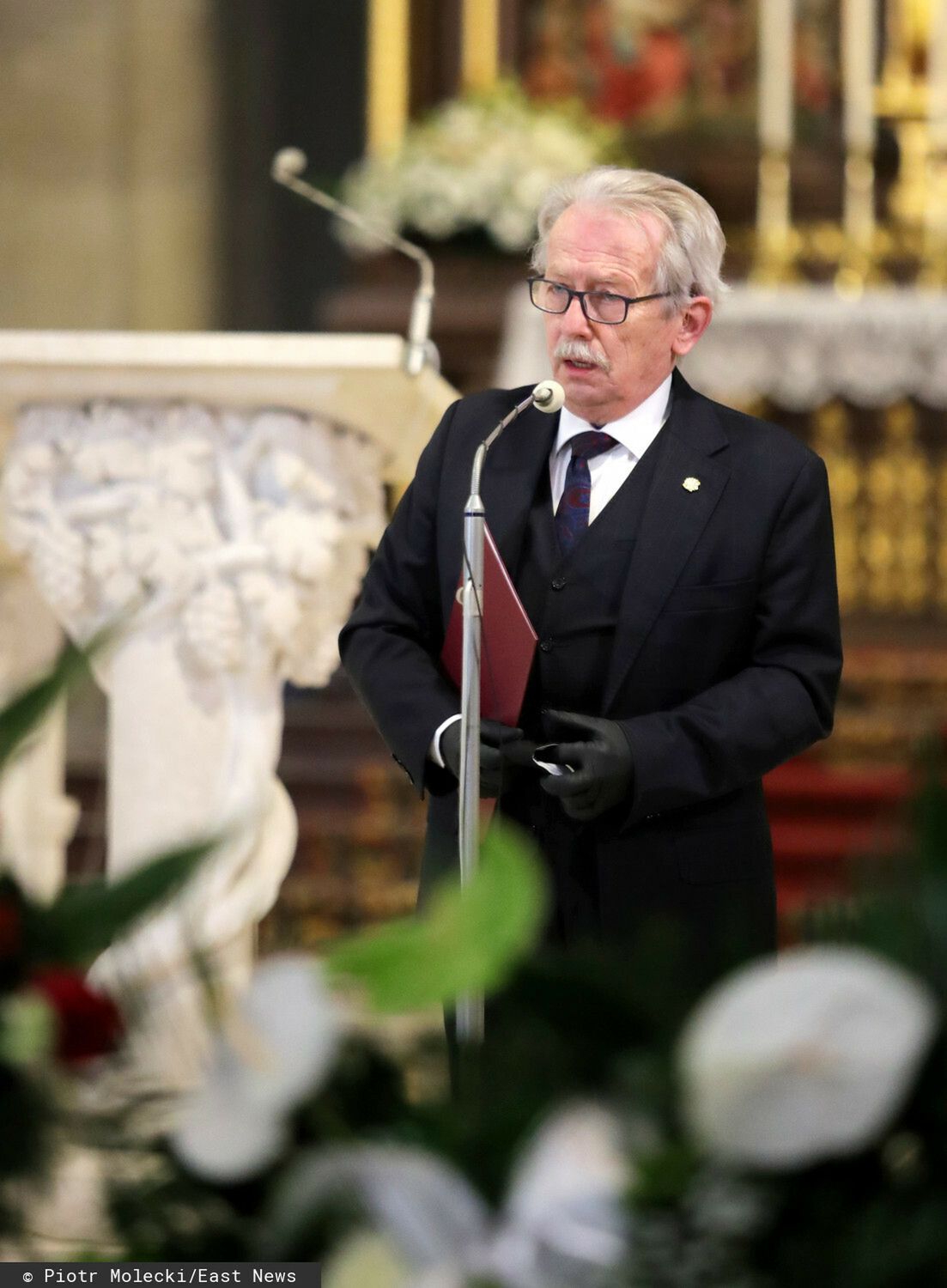 Doradca prezydenta RP Tadeusz Deszkiewicz odczytał list od Andrzeja Dudy na pogrzebie Krzysztofa Krawczyka
