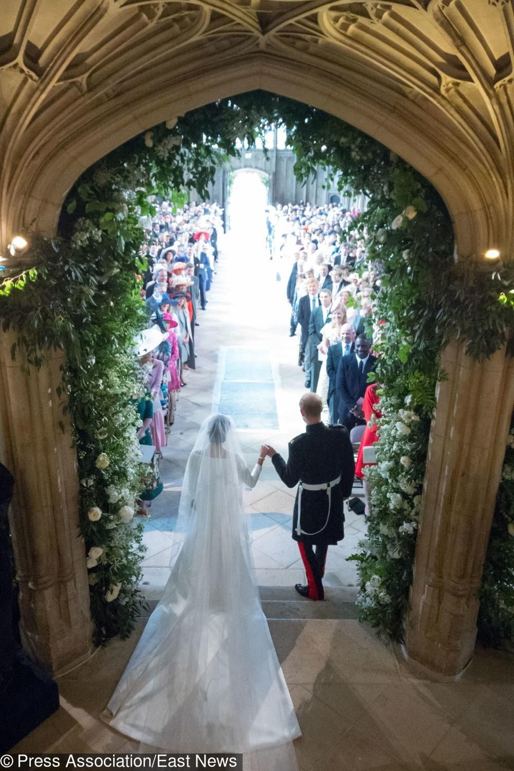Książę Harry i księżna Meghan w sukni ślubnej projektu Givenchy