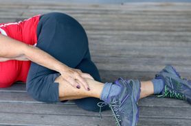 Ból podudzia - przyczyny, objawy towarzyszące, leczenie