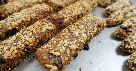 Proteiny – czym są, jaką pełnią rolę i gdzie je znaleźć?