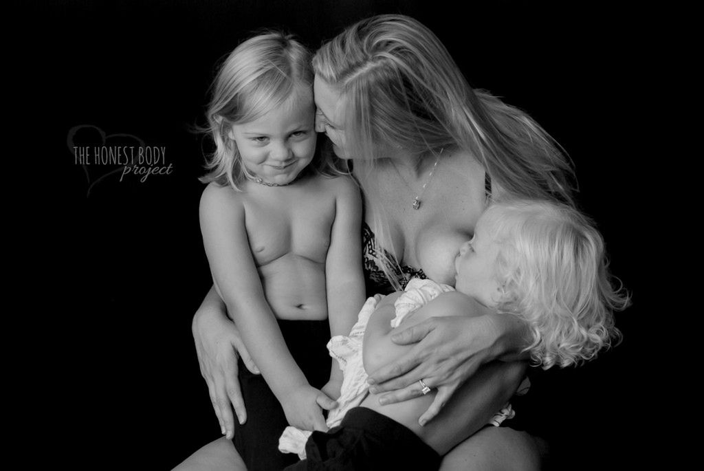 Karmienie piersią powyżej roku - fotografie Natalie McCain