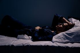 Jak zasnąć bez strachu - objawy i leczenie lęku przed snem