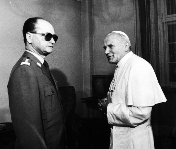 "Zostałem z Wami". Wszystkie tajemnice i nieznane fakty procesu kanonizacyjnego Karola Wojtyły